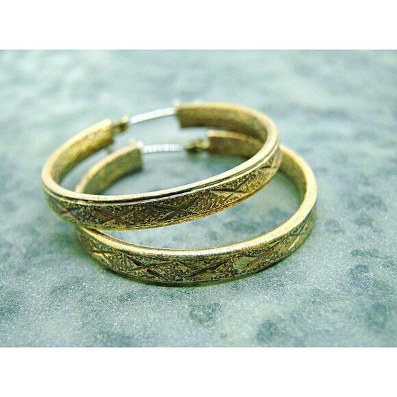 Lot of 3 Hoop and Semi Hoop Gold Tone Pierced Earrings 1" Minimalist - Picture 7 of 12